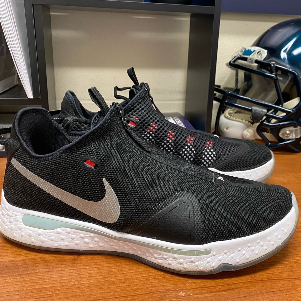 PG4 Black/White